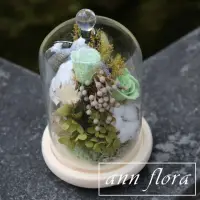 在飛比找momo購物網優惠-【ann flora】木底玻璃鐘罩永生花組合(送禮首選永生乾