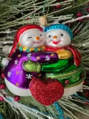 Hugging Snowmen Old World Christmas Ornament