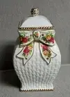 ROYAL ALBERT OLD COUNTRY ROSES SQUARE BASKETWEAVE COOKIE JAR - NIB