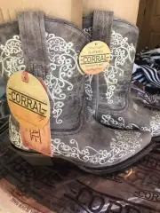 Corral Crater Embroidery Boot - Snip Toe Brown 5.5 M fits a Size 6