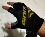 Giant Zwei Series Half Finger Gloves with Finger Pull Tab Gel Padding Yellow