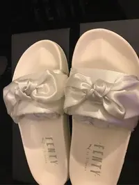 在飛比找Yahoo!奇摩拍賣優惠-Puma x Fenty Bow  蕾哈娜 Rihanna 