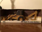 1986 ERTL CASE 580 SUPER E LOADER BACKHOE 1/16 SCALE NEW IN BOX
