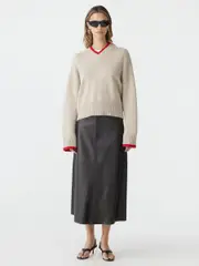 high v contrast neck knit