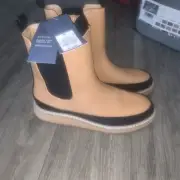 Women's Celina Chelsea Boots with Memory Foam Insole - Universal Thread 8.5