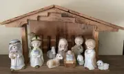 VTG CHRISTMAS AROUND THE WORLD MUSICAL MANGER Nativity STABLE 12 set LOYD 54-626