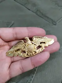 在飛比找Yahoo!奇摩拍賣優惠-【二手】哈雷專用美國海軍后備隊金色胸章 品很好 很少見 徽章