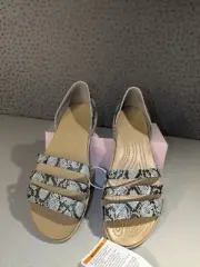 Crocs Tulum Open Flat W Sandals Women Snakeskin Print Size 7 NEW WITH TAGS