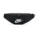 Nike 腰包 Heritage Waistpack 男女款 小包 斜背包 外出 輕便 街頭穿搭 黑 白 DB0490-010 [ACS 跨運動]