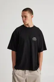 [Factorie] Factorie - Box Fit Unified Tshirt - Uc black/1890 cedar ave L UC BLACK/1890 CEDAR AVE