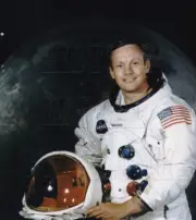 Astronaut Neil Armstrong spacesuit Apollo 11, Official Portrait photo - 9018112