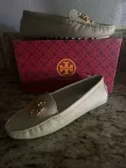 TORY BURCH EVERLY DRIVER TUMBLED LEATHER CALF IN PINE FROST ROLLED BRASS US 10,5
