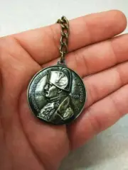 NAPOLEON BONAPARTE 200 YEARS FRENCH EMPEROR METAL KEYCHAIN OLD GOLD COLOR