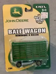 John Deere Bale Wagon 1/64 Die-Cast Metal #37016 2004 ERTLE