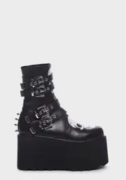 [Lamoda] Contained Platform Boots