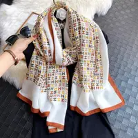 在飛比找ETMall東森購物網優惠-字母女冬季韓國時尚亞麻超大圍巾
