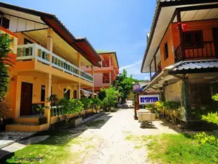 黑&白旅館Black & White Bungalows