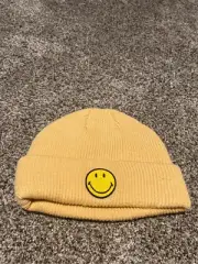 Urban outfitters smiley beanie hat C27-31