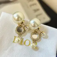在飛比找Yahoo!奇摩拍賣優惠-迪奧 Dior 珍珠耳環