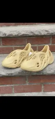 yeezy foam runner desert sand size 10 GV6843 rare