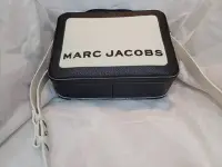 在飛比找Yahoo!奇摩拍賣優惠-MJ 專櫃款 the box 盒子包