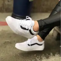 在飛比找Yahoo!奇摩拍賣優惠-現貨 Vans Old Skool 基本款 白黑 白底 黑線