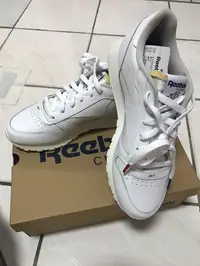 在飛比找旋轉拍賣優惠-Reebok Classic 系列慢跑鞋