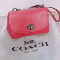 在飛比找蝦皮購物優惠-Coach 正品 小包 側背包 鏈包 斜背包 桃紅 粉紅