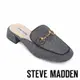 STEVE MADDEN-LOUISE 閃面馬銜釦穆勒拖鞋-銀色