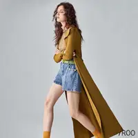 在飛比找momo購物網優惠-【iROO】極簡針織長版外套
