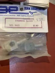 TEAM ASSOCIATED RARE EARLY 8TH SCALE STEERING BLOCKS & AXLES RC AE 2652