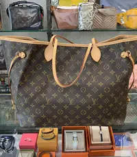 在飛比找Yahoo!奇摩拍賣優惠-女人街國際精品"LOUIS VUITTON LV 經典款 M