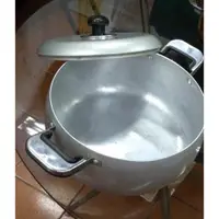 在飛比找蝦皮購物優惠-二手 雙耳 傳統 大鐵鍋 鐵鍋 保存良好 功能正常 湯鍋