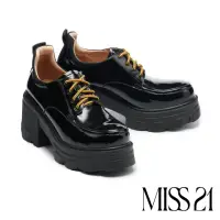 在飛比找momo購物網優惠-【MISS 21】荒野帥氣個性光澤漆皮綁帶大頭厚底鞋(黑)