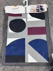 Bed Bath & Beyond Studio 3B Bold Geometric Table Runner 72” x 14”.-Multi
