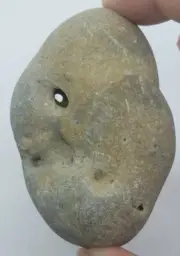 HOLEY HAG STONE NATURAL SURF TUMBLED BEACH ROCK HAG WISHING GOOD LUCK FAIRY #535