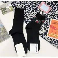在飛比找蝦皮購物優惠-♡ curlybird ♡ 現貨｜🇰🇷韓國襪子黑色標籤襪/玫