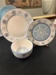 St. Nicholas Square Winter Frost 3-Pc Setting:Dinner Plate, Salad, Bowl Snowflak