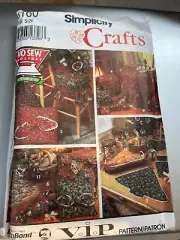 Simplicity CRAFTS Pattern 8160 CHRISTMAS NO SEW Home Decor ~ Treeskirt & More