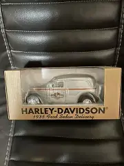 Harley Davison 1935 Ford diecast