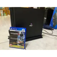 在飛比找蝦皮購物優惠-ps4 pro大全配 （原廠主機 原廠手把兩支 兩片遊戲片 