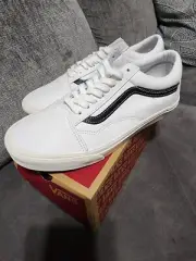 New! Vans old Skool Leather White Black, mens Size 9/ Womens size 10.5