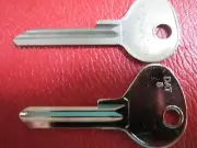 DATSUN- 1960s - Ilco DA20 early Waso steering lock - 1 x key - long reach