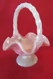 VINTAGE FENTON ART GLASS PINK OPALESCENT MINI BASKET ENGRAVE MIKE FENTON-2010