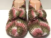 Ladies Hand Knitted Slippers w/ Bow Pretty Pink Camo 1 size fits most 7,8,9/10