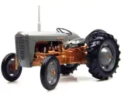 Universal Hobbies 2986 1/16 Scale Ferguson Fe 35 Tractor