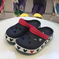在飛比找蝦皮購物優惠-Crocs破洞鞋男女米奇兒童卡通寶寶沙灘涼鞋