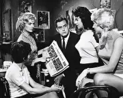 RAYMOND BURR AS "PERRY MASON" - 8X10 PUBLICITY PHOTO (BB-182)