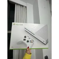 在飛比找蝦皮購物優惠-XBox One 附兩個手把 1TB 遊戲主機 限面交 功能