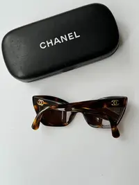 在飛比找Yahoo!奇摩拍賣優惠-Chanel香奈兒墨鏡貓眼墨鏡9.5新Chanel vint